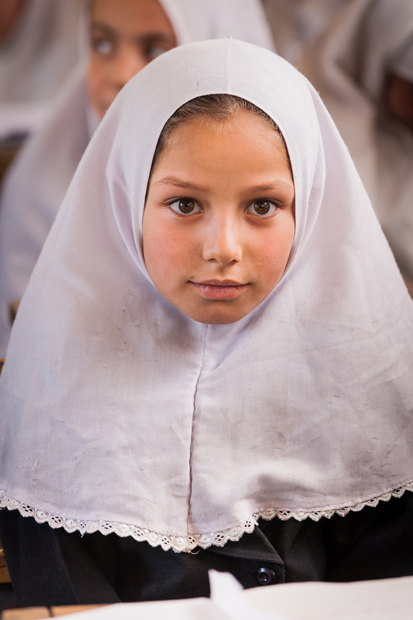 Afghan girl at school Atefa e Chahid (Afghanistan)