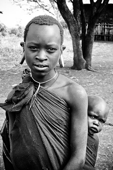 jeune fille Surma, femmes plateaux, surmas, ethiopie, soudan